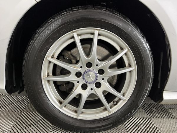 2016-Mercedes-Benz-CLA-200-Auto image:4