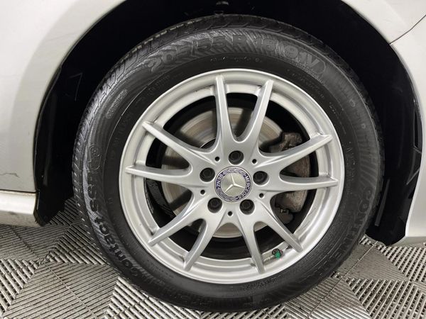 2016-Mercedes-Benz-CLA-200-Auto image:5