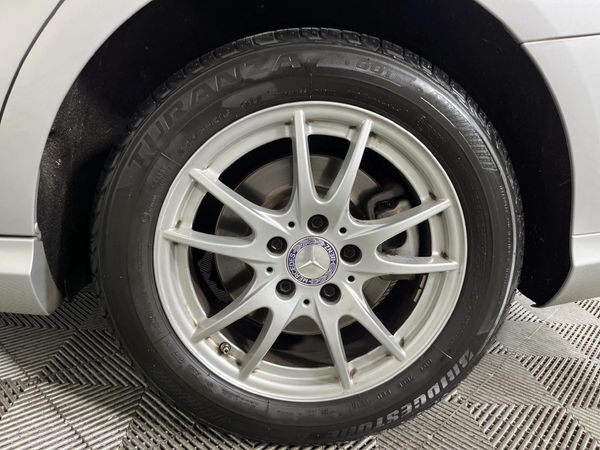 2016-Mercedes-Benz-CLA-200-Auto image:6