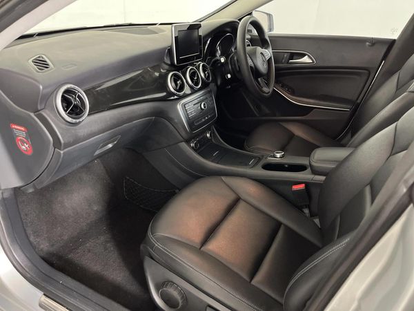2016-Mercedes-Benz-CLA-200-Auto image:8