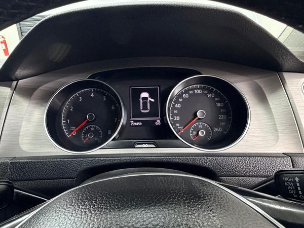 2016-Volkswagen-Golf-VII-14-TSI-Comfortline image:9