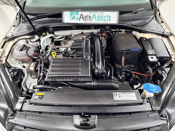 2016-Volkswagen-Golf-VII-14-TSI-Comfortline image:10