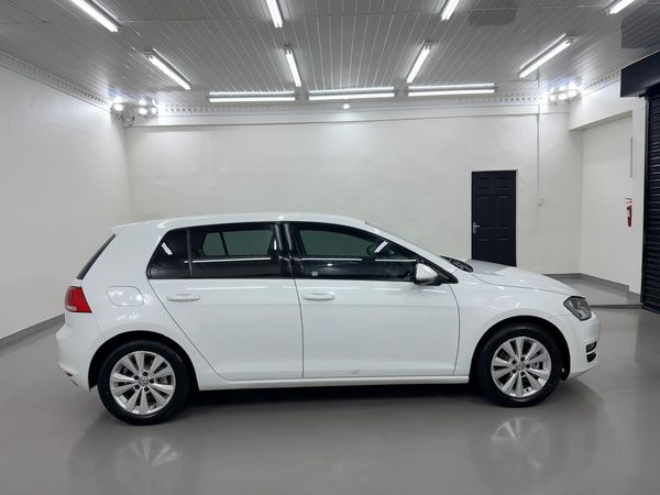 2016-Volkswagen-Golf-VII-14-TSI-Comfortline image:3