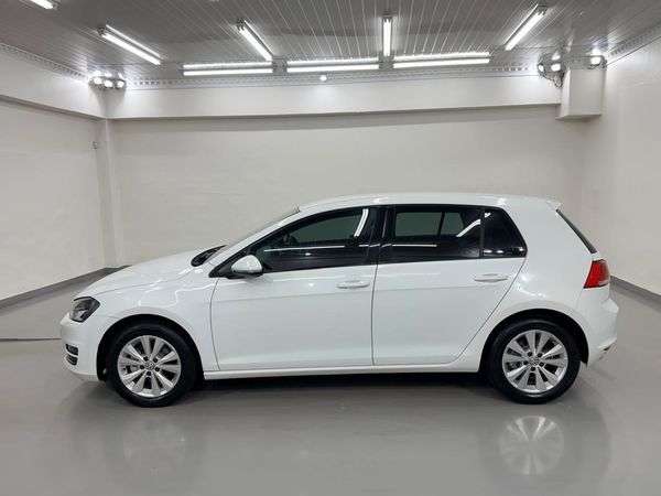 2016-Volkswagen-Golf-VII-14-TSI-Comfortline image:4