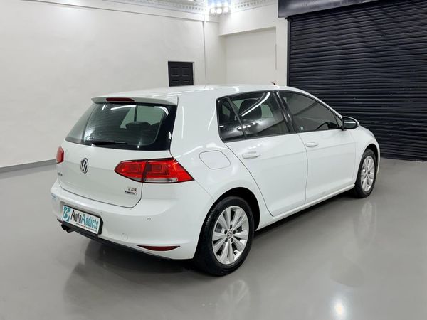 2016-Volkswagen-Golf-VII-14-TSI-Comfortline image:5