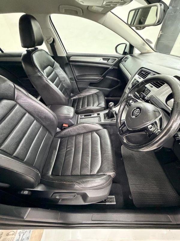 2016-Volkswagen-Golf-VII-14-TSI-Comfortline image:6