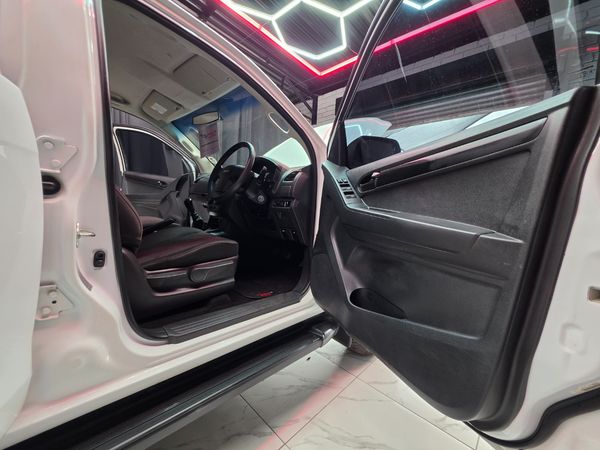 2021-Isuzu-D-Max-250-HO-Hi-Rider-Double-Cab image:16