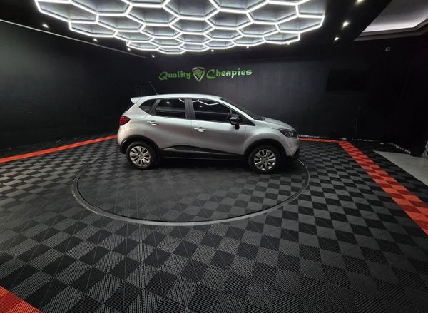 2017-Renault-Captur-900T-Expression-66kW image:1