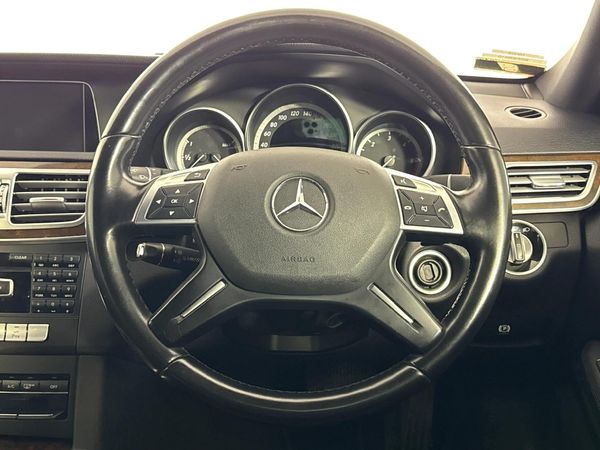 2015-Mercedes-Benz-E-Class-E-300-Bluetec-Hybrid image:11