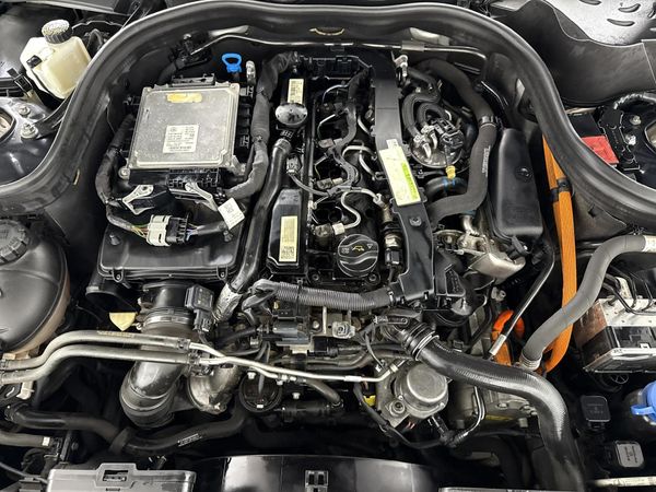 2015-Mercedes-Benz-E-Class-E-300-Bluetec-Hybrid image:12