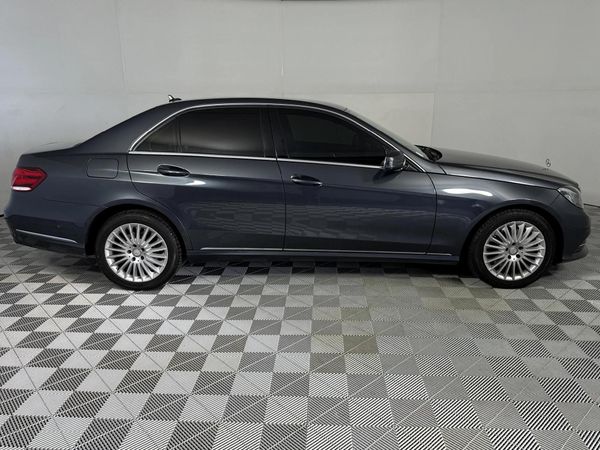 2015-Mercedes-Benz-E-Class-E-300-Bluetec-Hybrid image:16