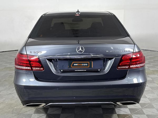 2015-Mercedes-Benz-E-Class-E-300-Bluetec-Hybrid image:17