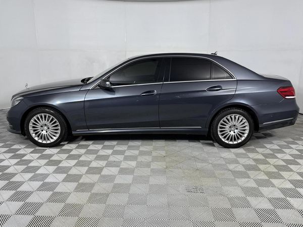 2015-Mercedes-Benz-E-Class-E-300-Bluetec-Hybrid image:18