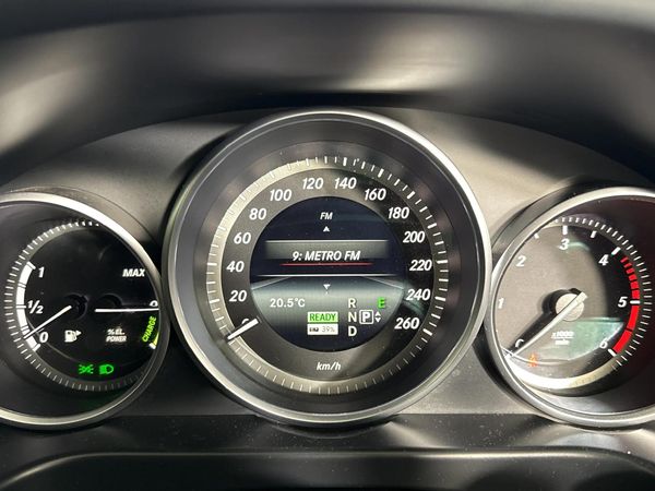 2015-Mercedes-Benz-E-Class-E-300-Bluetec-Hybrid image:2