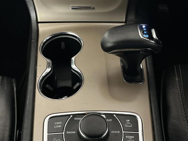 2015-Jeep-Grand-Cherokee-36-Overland image:10