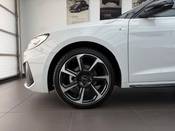 2025-Audi-A1-Sportback-30-TFSI-Black-Edition-S-Tronic image:1