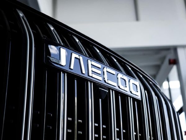 2026-Jaecoo-J5-15T-Glacier image:3