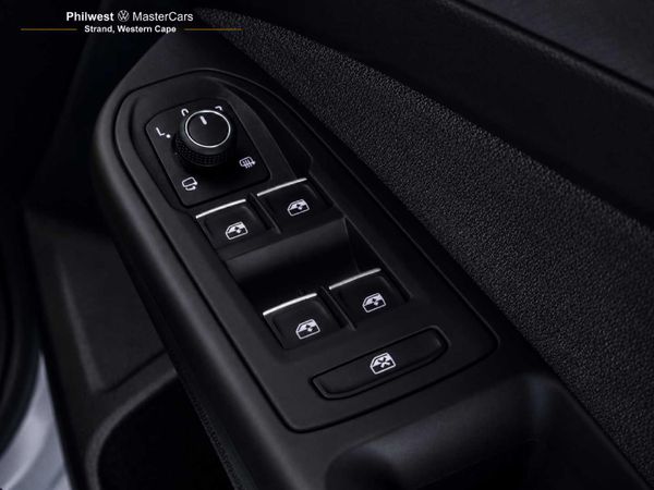 2026-Volkswagen-Golf-14-TSI-Life-Auto-110kw image:27