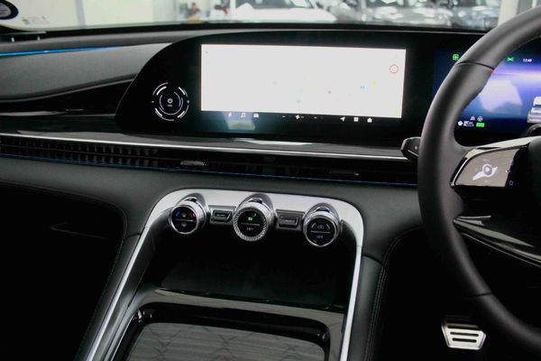 2026-Omoda-C9-15T-AWD-Phev image:12