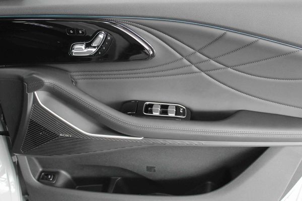 2026-Omoda-C9-15T-AWD-Phev image:13