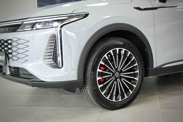 2026-Omoda-C9-15T-AWD-Phev image:5