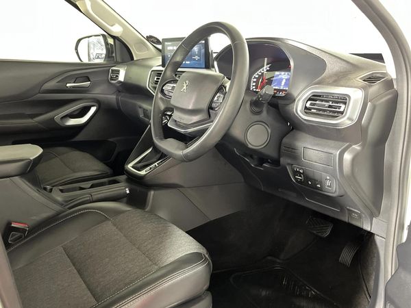 2024-Peugeot-Landtrek-19D-Allure-Double-Cab-Auto image:9