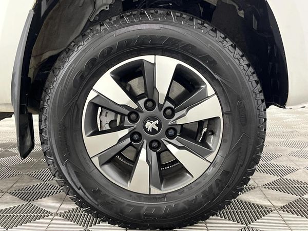 2024-Peugeot-Landtrek-19D-Allure-Double-Cab-Auto image:5