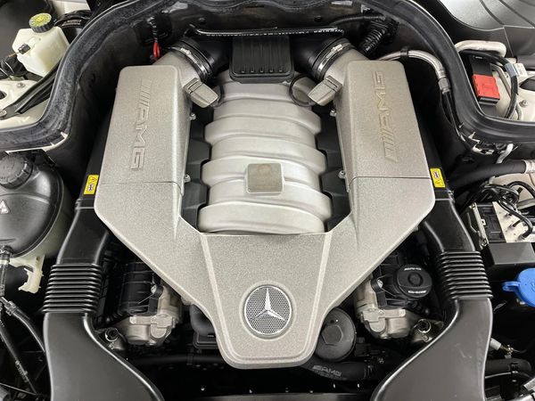 2013-Mercedes-AMG-C-Class-C63-AMG-Coupe image:12