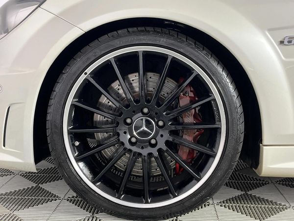 2013-Mercedes-AMG-C-Class-C63-AMG-Coupe image:3