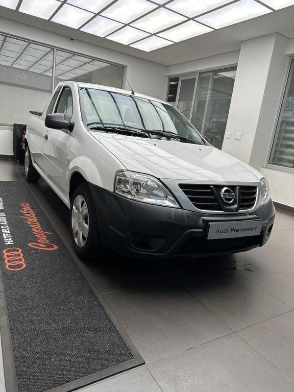 2018-Nissan-NP200-16-AC-Safety-Pack image:9