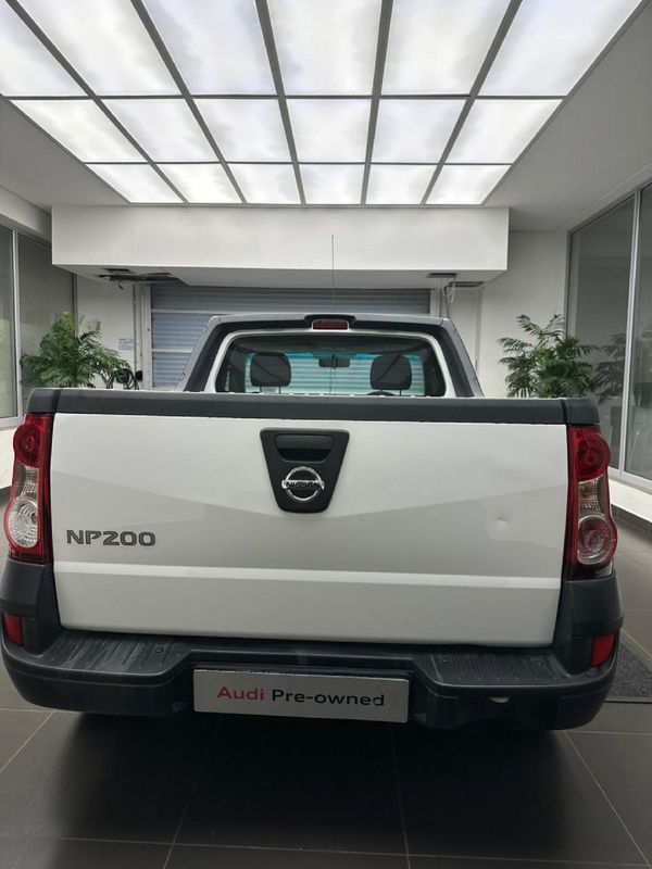 2018-Nissan-NP200-16-AC-Safety-Pack image:10