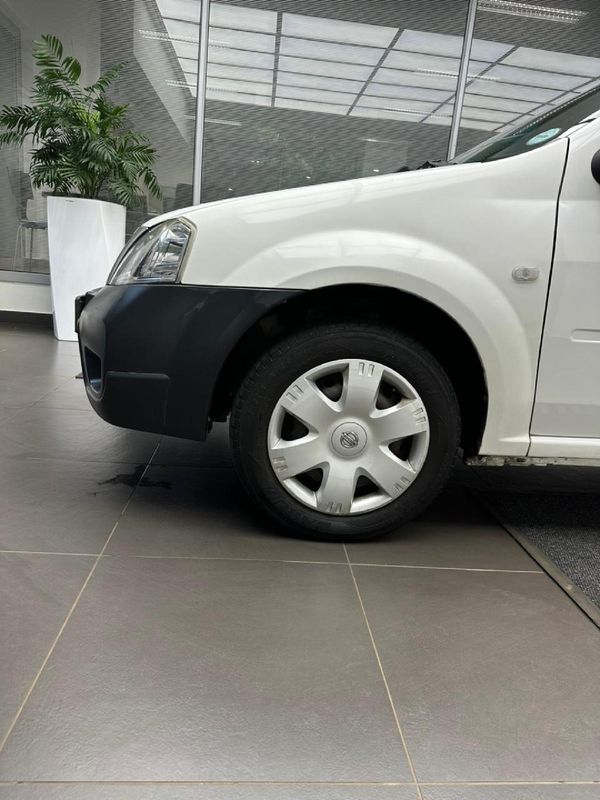 2018-Nissan-NP200-16-AC-Safety-Pack image:11