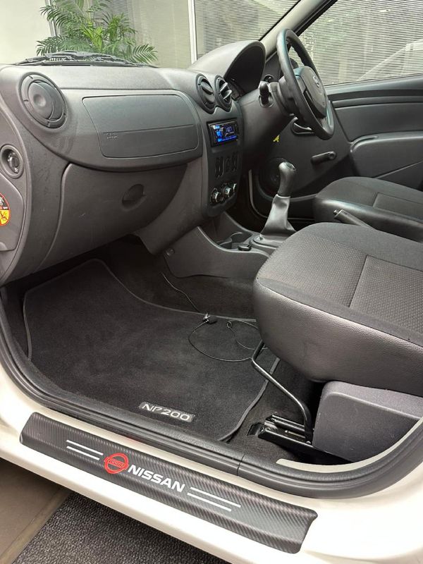 2018-Nissan-NP200-16-AC-Safety-Pack image:15