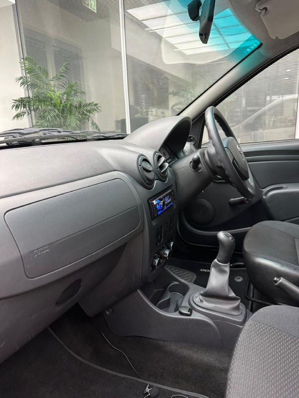2018-Nissan-NP200-16-AC-Safety-Pack image:18