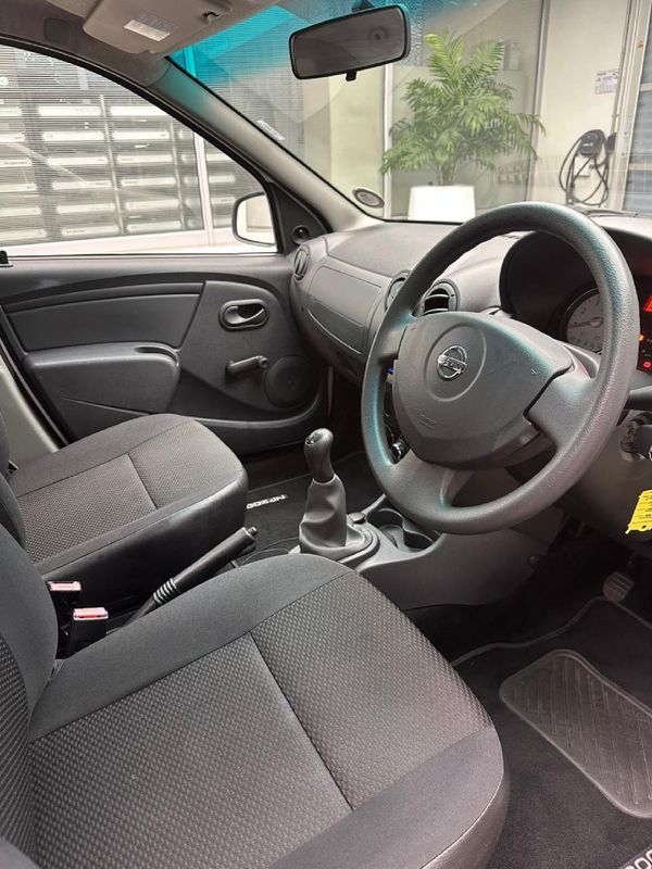 2018-Nissan-NP200-16-AC-Safety-Pack image:19