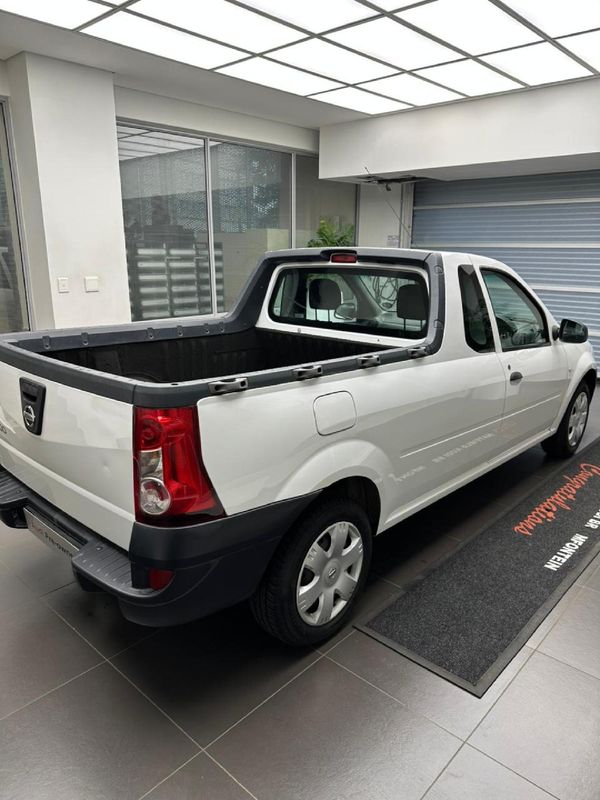 2018-Nissan-NP200-16-AC-Safety-Pack image:3
