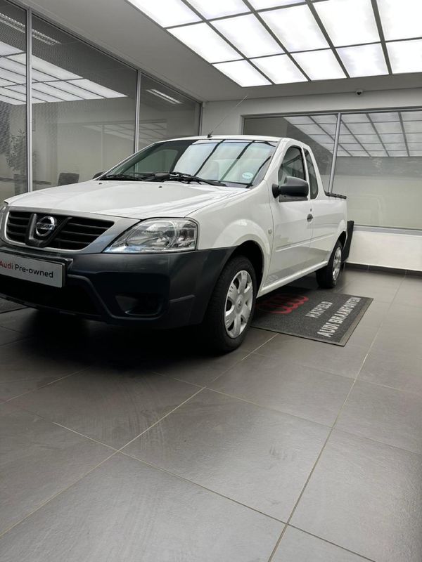 2018-Nissan-NP200-16-AC-Safety-Pack image:5