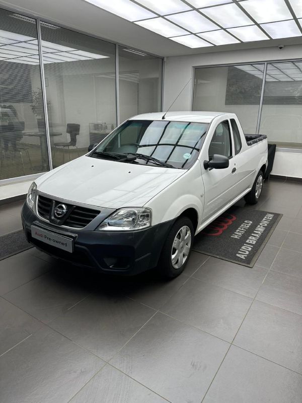 2018-Nissan-NP200-16-AC-Safety-Pack image:6
