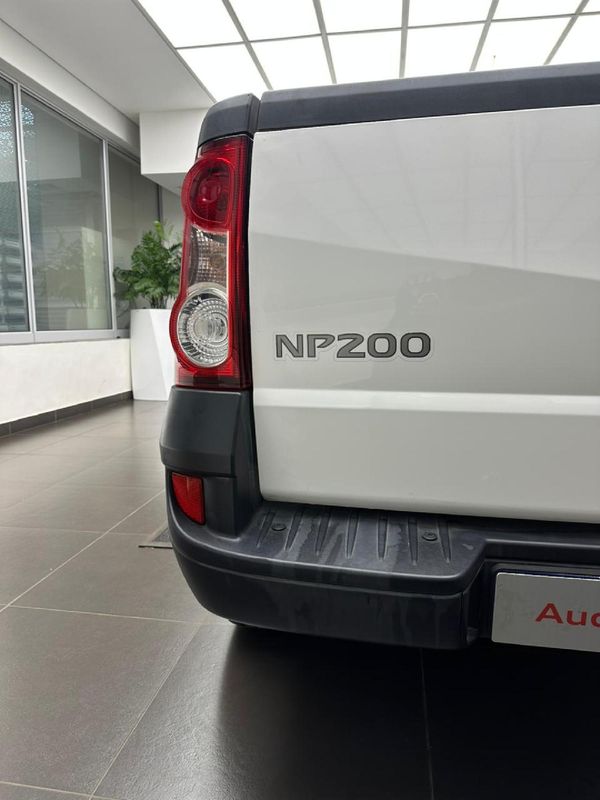 2018-Nissan-NP200-16-AC-Safety-Pack image:8