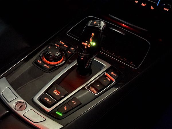 2013-BMW-7-Series-760Li-M-Sport image:15