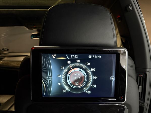 2013-BMW-7-Series-760Li-M-Sport image:19