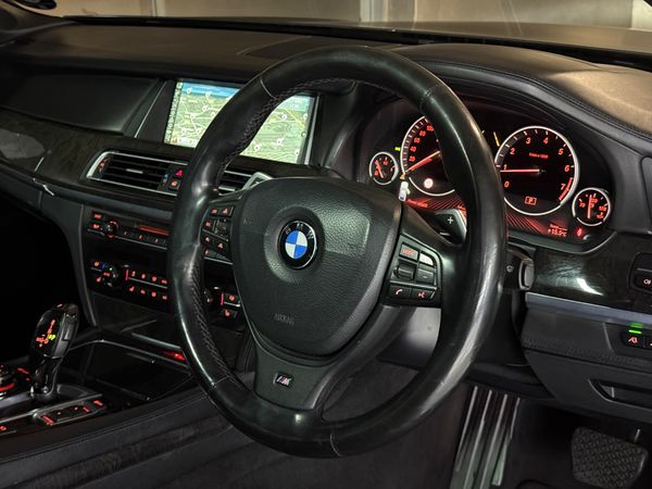 2013-BMW-7-Series-760Li-M-Sport image:21