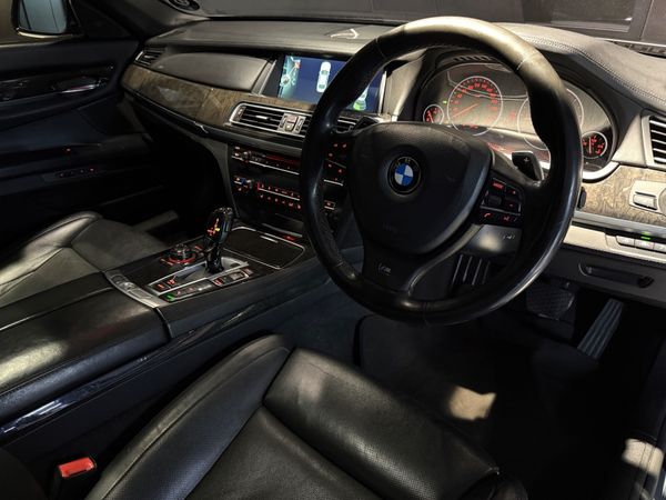2013-BMW-7-Series-760Li-M-Sport image:23