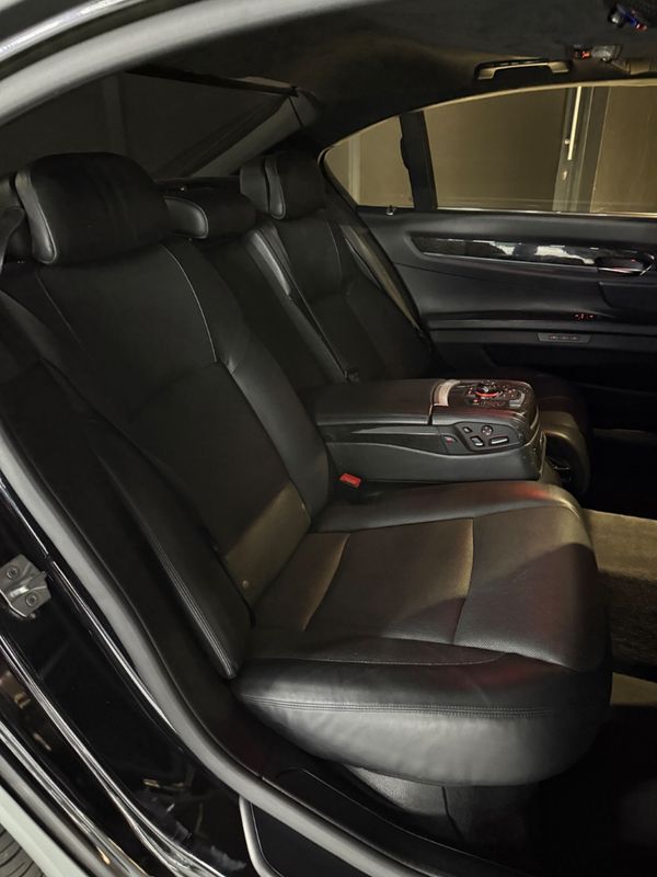 2013-BMW-7-Series-760Li-M-Sport image:26