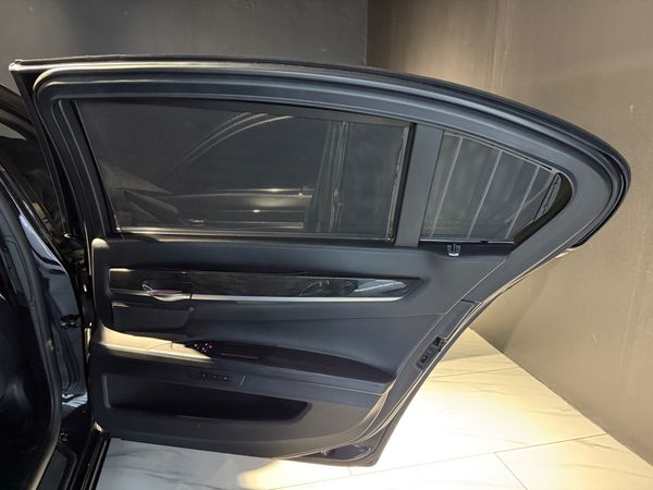 2013-BMW-7-Series-760Li-M-Sport image:29