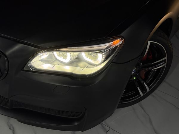 2013-BMW-7-Series-760Li-M-Sport image:7