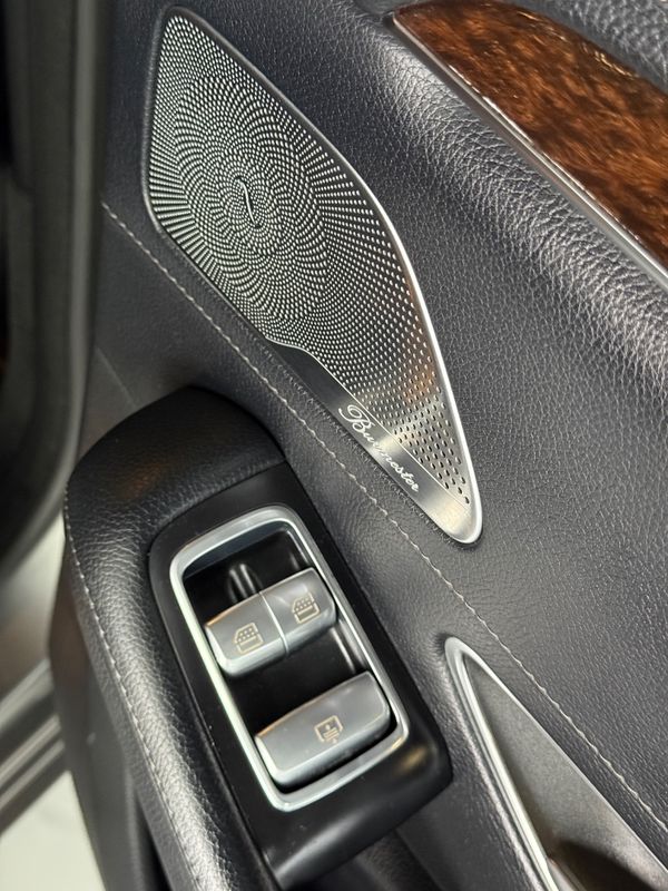 2014-Mercedes-Benz-S-Class-S-350-Bluetec image:21