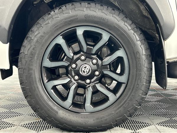 2022-Toyota-Hilux-28-GD-6-Raised-Body-Legend-Auto-Extended-Cab image:3