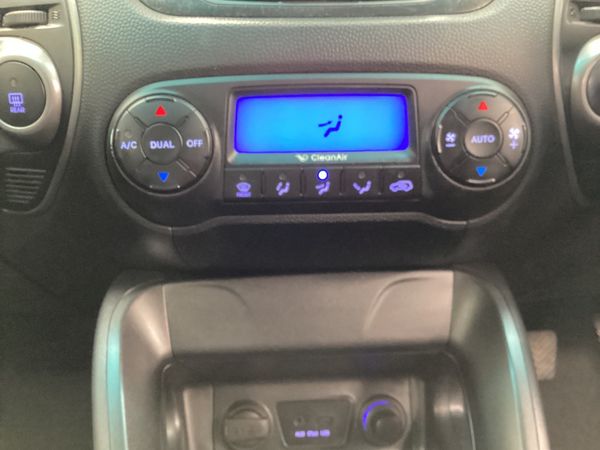 2014-Hyundai-ix35-20-CRDi-Elite image:13