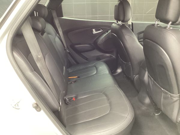 2014-Hyundai-ix35-20-CRDi-Elite image:15